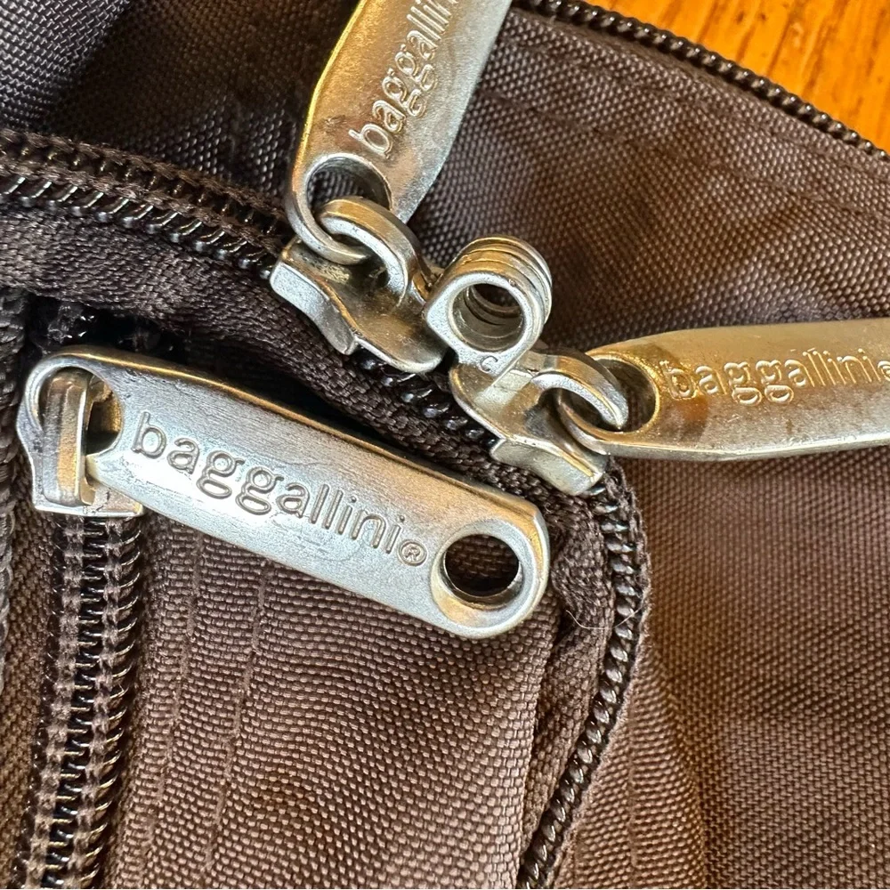 Baggallini Cross-Body Travel Sling Bag Brown Unisex